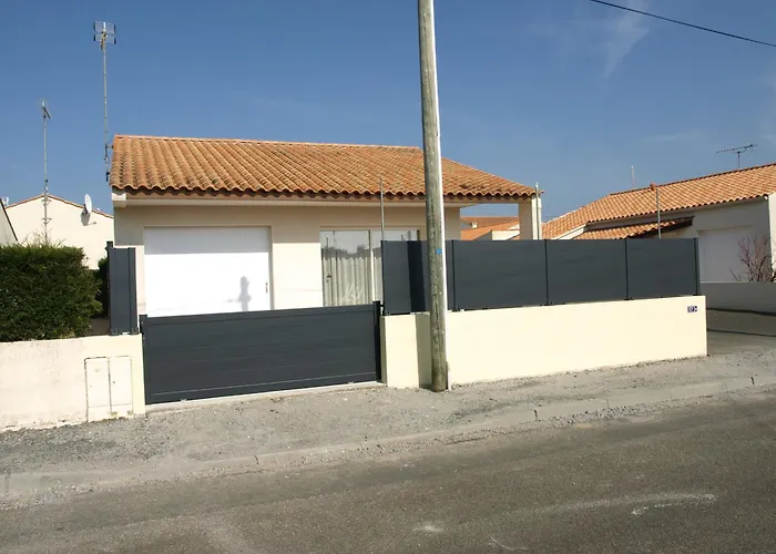 Maison Spacieuse A 300m De La Plage, Terrasse, Garage - Fr-1-323-378